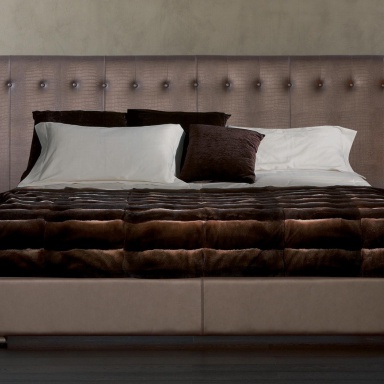 Bed with high headboard Damasco