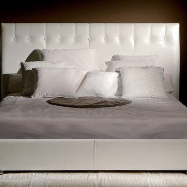 Bed with high headboard Damasco