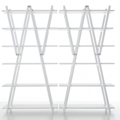 The NUVOLA ROSSA bookcase