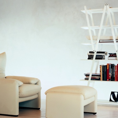 The NUVOLA ROSSA bookcase