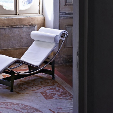 The LC4 chaise lounge