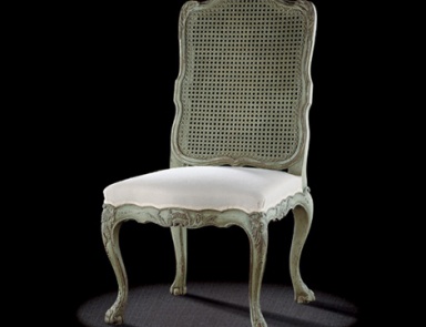 A chair without armrests, Massant