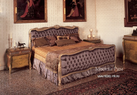 Double bed with high headboard, with gilding and carving, Angello Cappellini