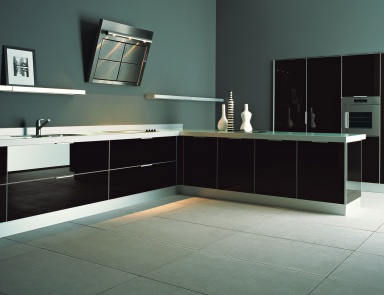 Kitchen (kitchen set) with wings of black tempered glass Luce, Cezar