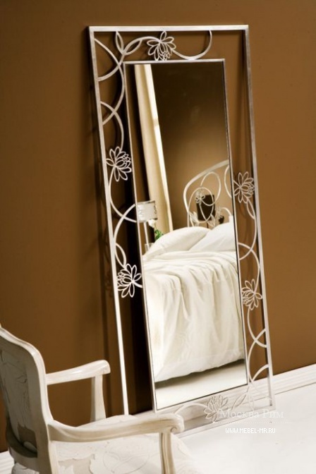 Outdoor mirror with openwork metal frame Giglio, Bontempi Casa