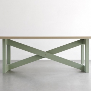 Ode dining table