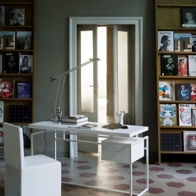 Papiro writing Desk