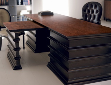 Desk Manon, Opera Contemporary