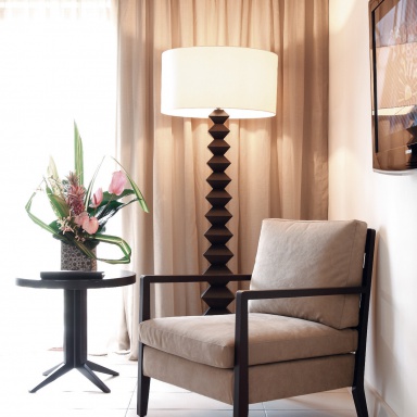 The alta floor lamp Cometa