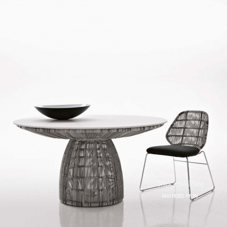 Round dining table with top made of glass or plastic Crinoline, B&B Italia