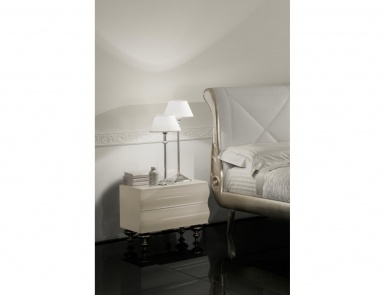 Vivaldi bedside table made of solid wood, Cantori