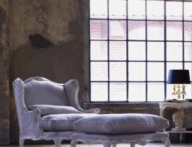 Poof on a frame of wood, covered with a cloth, Chelini