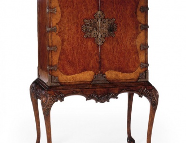 Bar Cabinet on carved legs Queen Anne, Jonathan Charles