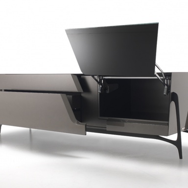 A chest of drawers MBS 005