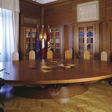 Conference table I Discorsi Platonici