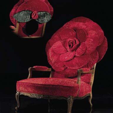 The chair with The big red rose