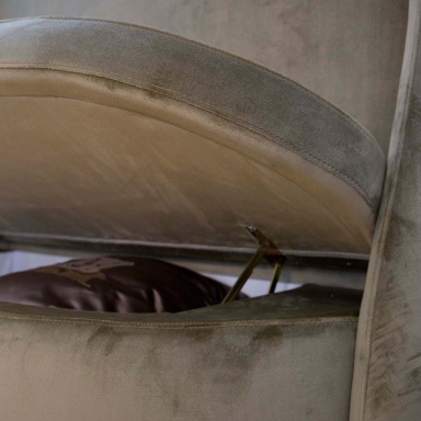 Bench with a high back Muzio