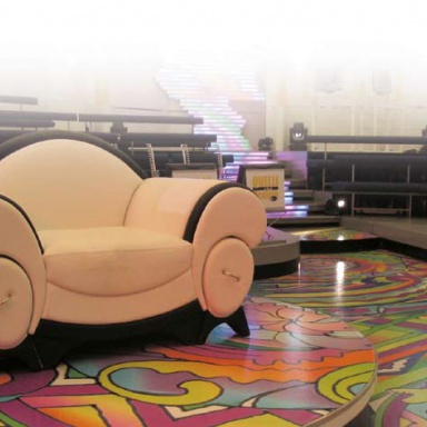 Chair Simon boulevard