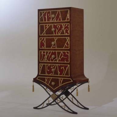 Chest Una Visione Di Eleganza