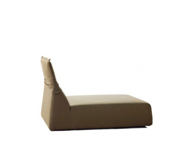 The Highlands deck chair with an inclined backrest, Moroso