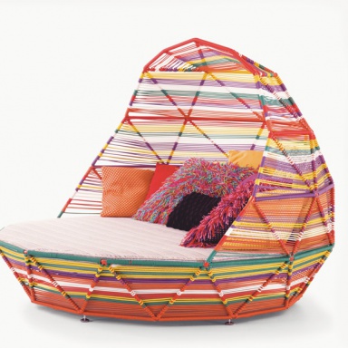 Tropicalia Daybed