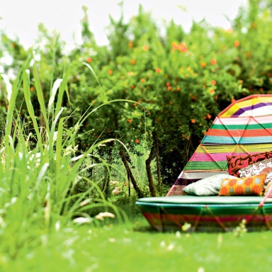 Tropicalia Daybed