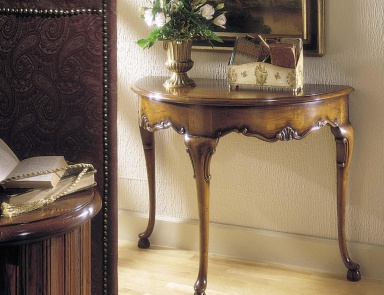 The console is natural wood, Francesco Molon