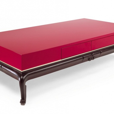 The work was first performed in a coffee table