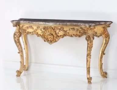 The console is made of solid wood, Chelini