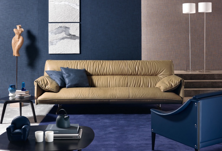 TWO-SEATER SOFA ON A METAL SURFACE ANTOHN, POLTRONA FRAU