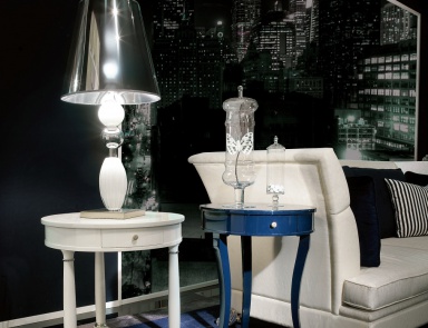 The Smoking table is varnished, Elledue