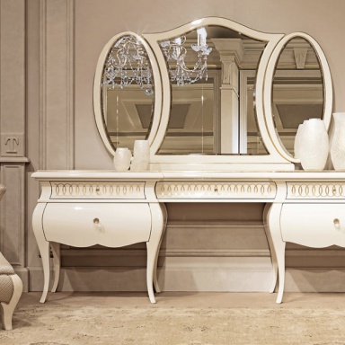 The Mirror Versailles