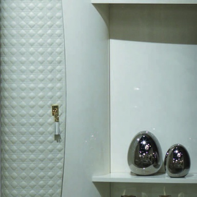 The rack under the TV Caractere