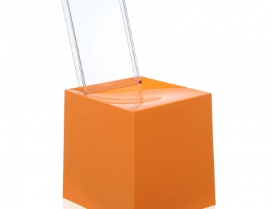The polycarbonate chair Miss Less, Kartell