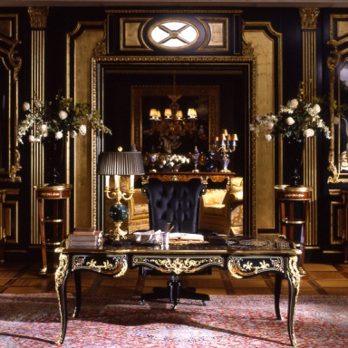 Writing table Armando Rho