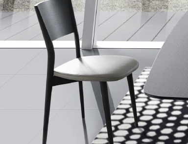 Side chair made of solid ash wood in a black lacquer Bertha, MisuraEmme