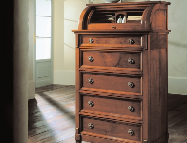 A chest of drawers with wooden frame, Avenanti