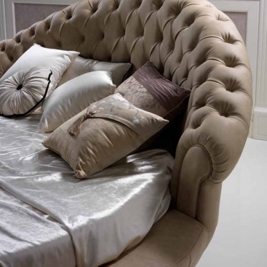 Double bed Estro Kapitone