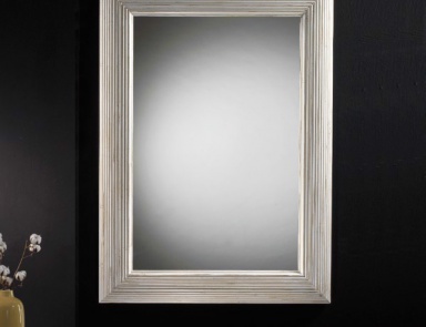 The mirror wall, Spini