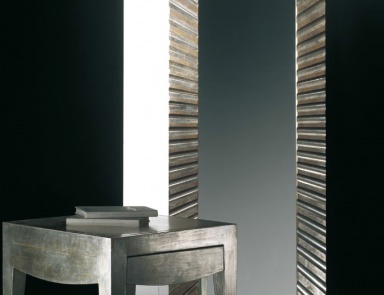 A mirror in a fluted frame, Spini