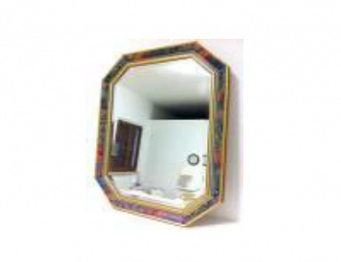 The mirror in the frame, Avenanti