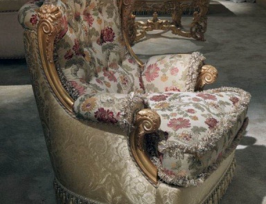 The high-backed chair Royal, Lunardelli