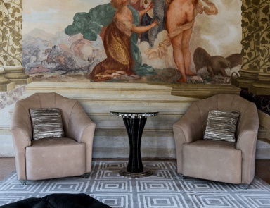 The high-backed chair, Arte Veneziana