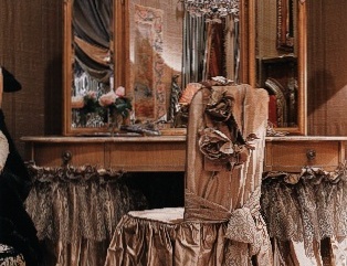 Dressing table with triple mirror in carved frame - Provasi