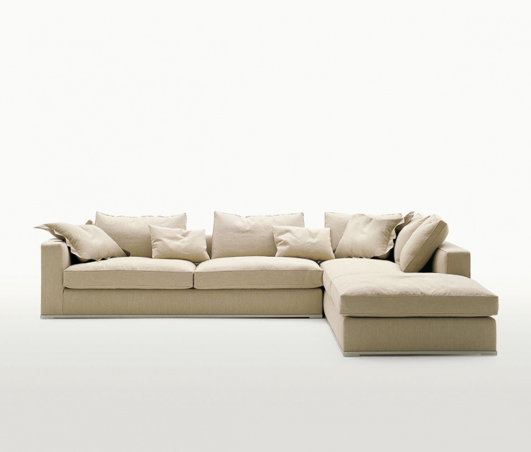 Three seater sofa on a metal frame upholstered in leather or fabric Omnia, B&B Italia S. p.A