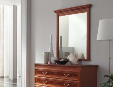 The mirror in the classic style of Giotto, Maronese