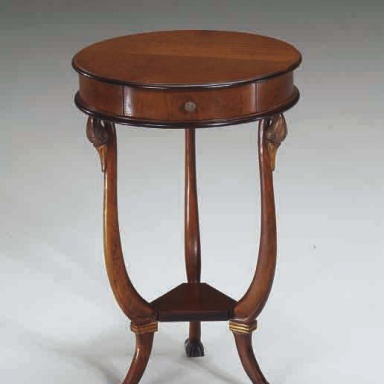 Pridivannogo table Cigno