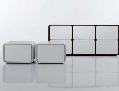 A chest of drawers made of solid wood, Traccia - features tisettanta furnishings