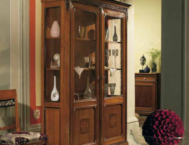 Showcase 2-x wing in walnut with inlay Villa, Arve Style