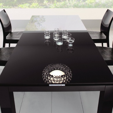 The Diamond dining table